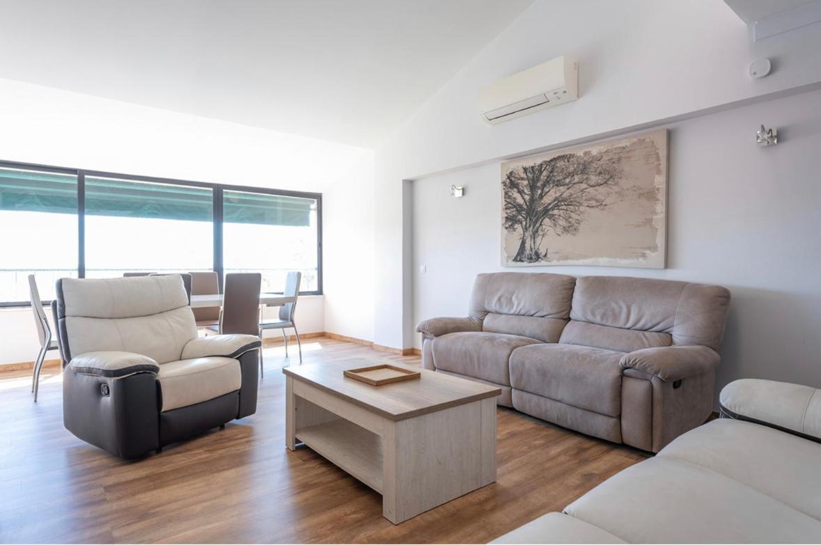 Terrace Apartment *